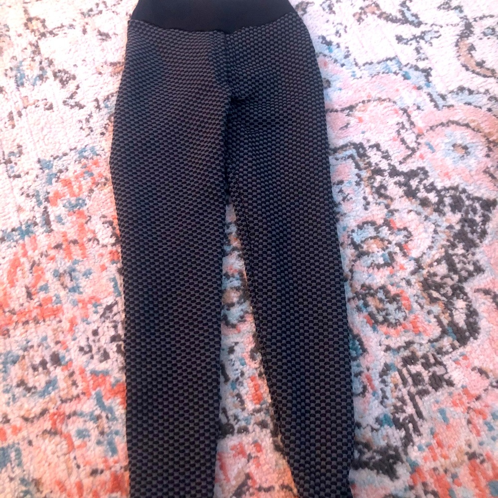 “tiktok” leggings scrunch in butt
